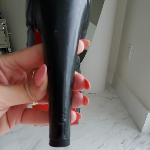 genuine leather black heels. - Picture 6 of 8